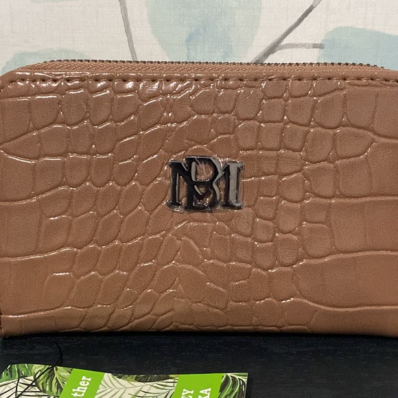 Badgley Mischka Croco Vegan Leather Wallet NWT - Picture 2 of 6